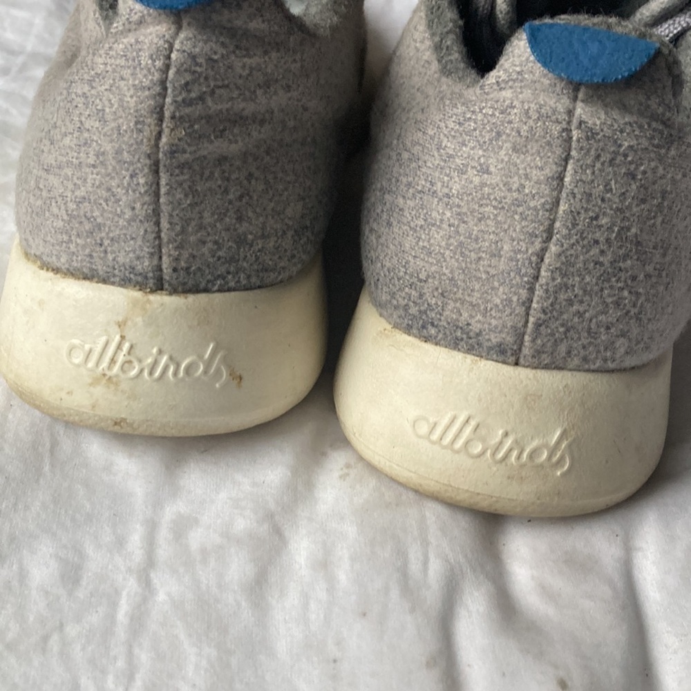 ALLBIRDS Women’s Wool Grey Runners (8) - Picture 3 of 4